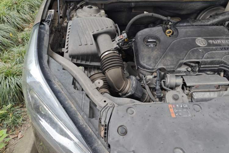 Used Buick Envision 2016 20T Two-Wheel-Drive Elite Model Engine Bay Right