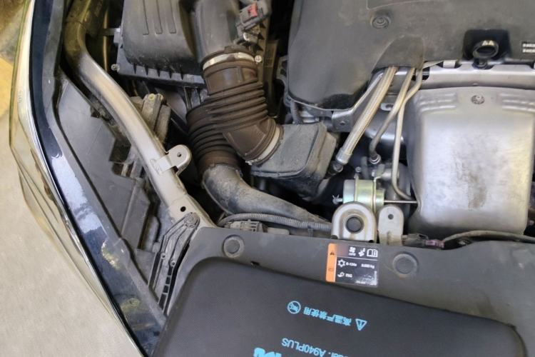 Used Buick Envision 2016 28T Four-Wheel Drive Elite Version Engine Bay Right