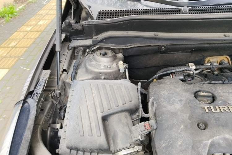 Used Buick Envision 2016 28T Four-Wheel Drive Luxury Model Engine Bay Right