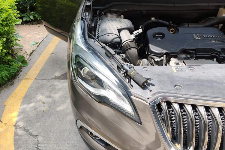 Used Buick Envision 2016 20T Two-Wheel Drive Leading Version Engine Bay Right