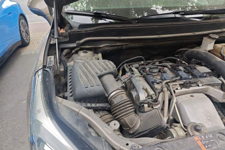 Used Buick Envision 2016 28T Four-Wheel Drive Elite Version Engine Bay Right