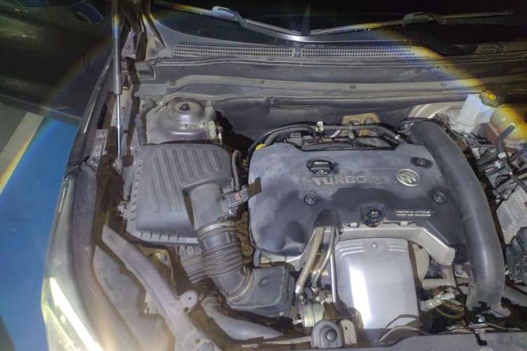 Used Buick Envision 2016 28T Four-Wheel Drive Elite Version Engine Bay Right