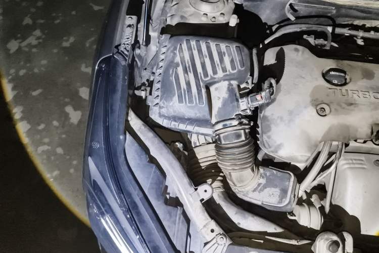 Used Buick Envision 2016 28T Four-Wheel Drive Elite Version Engine Bay Right