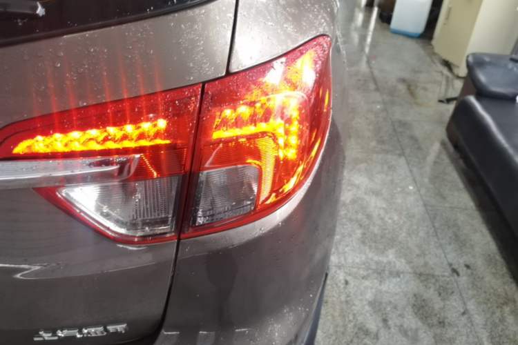 Used Buick Envision 2016 20T Two-Wheel-Drive Elite Model Exterior 3