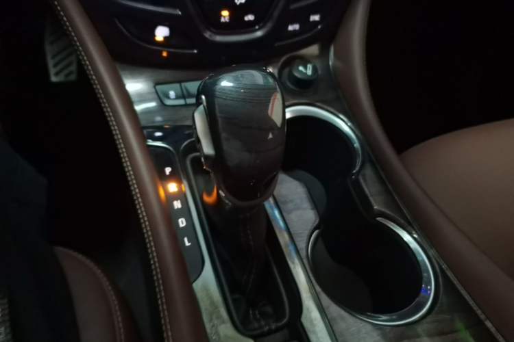 Used Buick Envision 2016 28T Four-Wheel Drive Elite Version Gear Lever