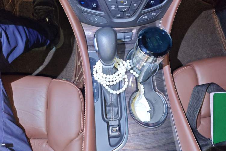 Used Buick Envision 2016 28T Four-Wheel Drive Luxury Model Gear Lever