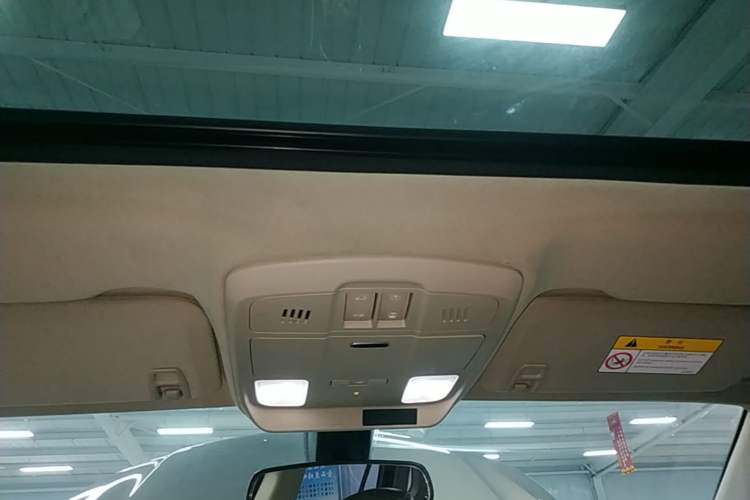Used Buick Envision 2016 20T Two-Wheel-Drive Elite Model Headliner