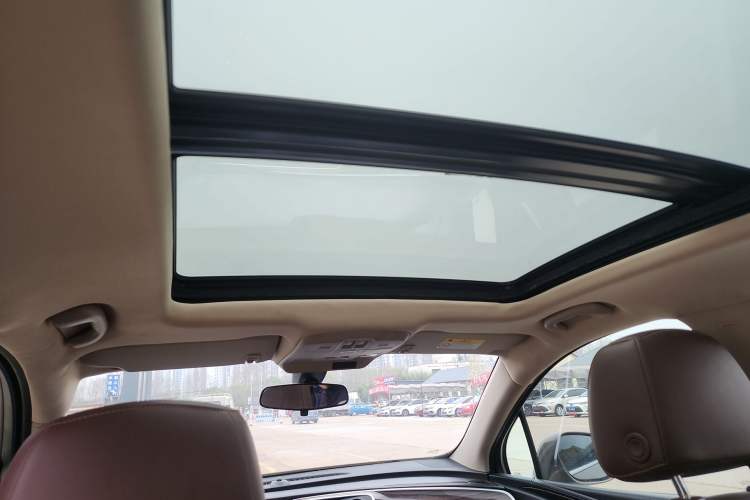 Used Buick Envision 2016 20T Two-Wheel-Drive Elite Model Headliner