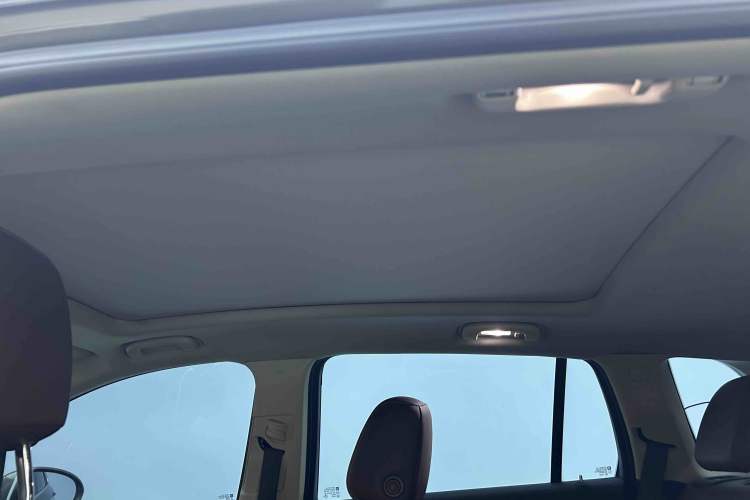 Used Buick Envision 2016 20T Two-Wheel-Drive Elite Model Headliner