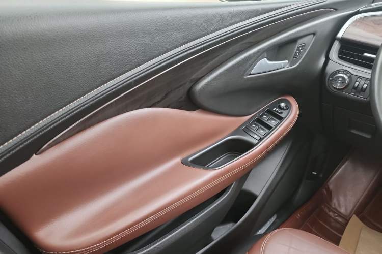 Used Buick Envision 2016 20T Two-Wheel-Drive Elite Model Interior 1
