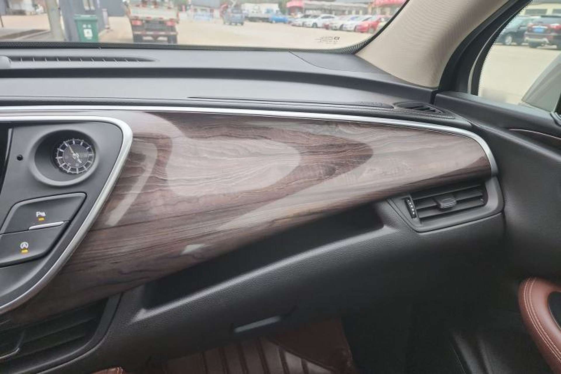 Used Buick Envision 2016 20T Two-Wheel-Drive Elite Model Interior 2