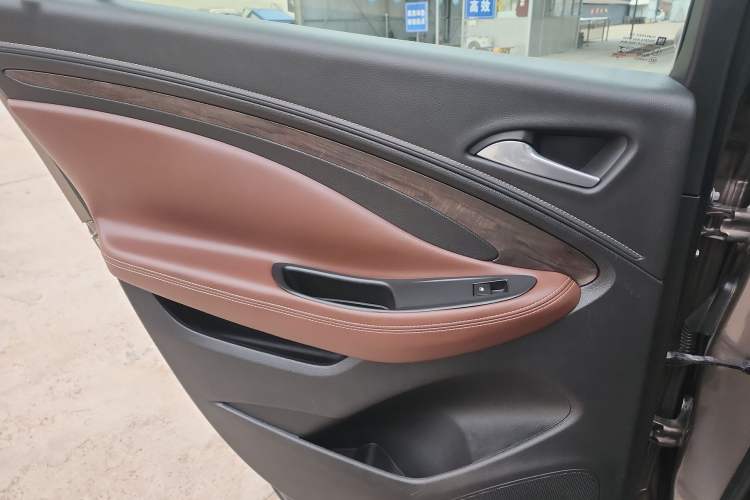 Used Buick Envision 2016 20T Two-Wheel-Drive Elite Model Interior 3