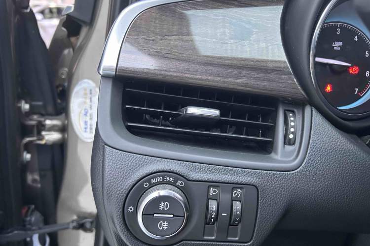Used Buick Envision 2016 20T Two-Wheel-Drive Elite Model Interior 6