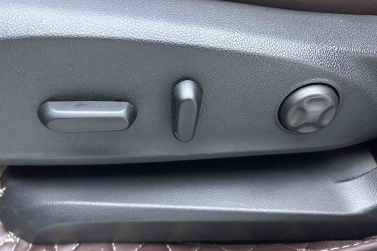 Used Buick Envision 2016 20T Two-Wheel-Drive Elite Model Interior 8