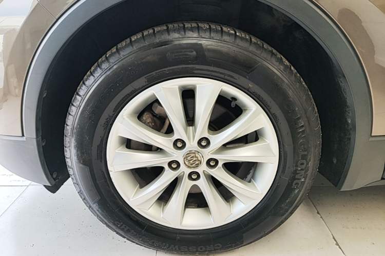 Used Buick Envision 2016 28T Four-Wheel Drive Elite Version Left Front Wheel Hub