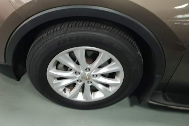 Used Buick Envision 2016 28T Four-Wheel Drive Elite Version Left Front Wheel Hub