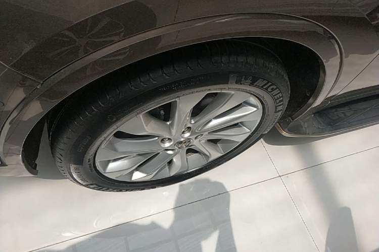 Used Buick Envision 2016 28T All-Wheel-Drive All-Terrain Sport Flagship Edition Left Front Wheel Hub