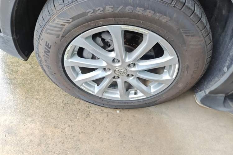 Used Buick Envision 2016 20T Two-Wheel-Drive Elite Model Left Front Wheel Hub
