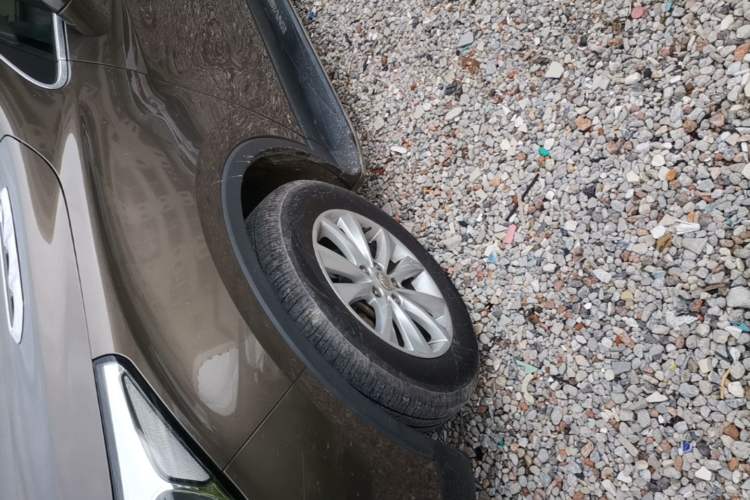 Used Buick Envision 2016 28T Four-Wheel Drive Elite Version Left Front Wheel Hub