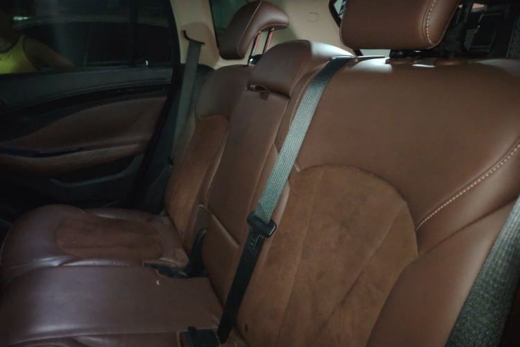 Used Buick Envision 2016 20T Four-Wheel Drive Luxury Model Left Rear Seat