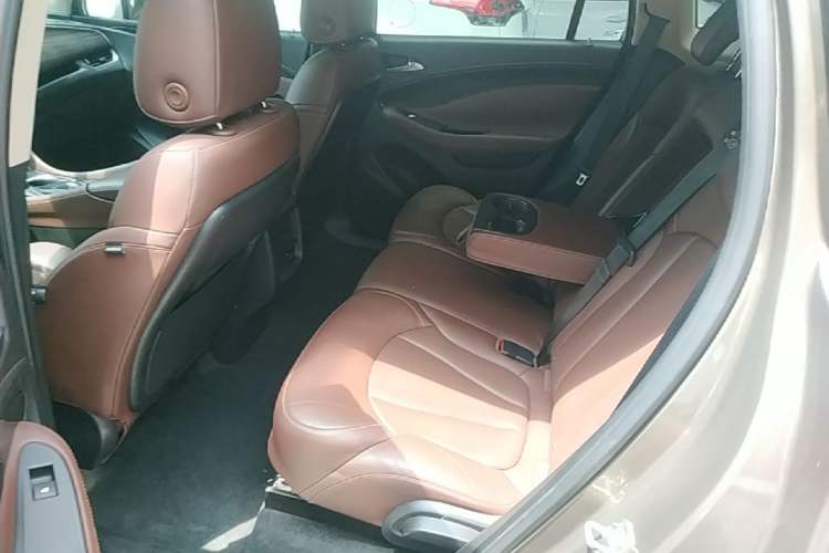Used Buick Envision 2016 28T All-Wheel-Drive All-Terrain Sport Flagship Edition Left Rear Seat