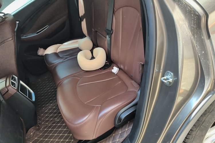 Used Buick Envision 2016 28T Four-Wheel Drive Luxury Model Left Rear Seat