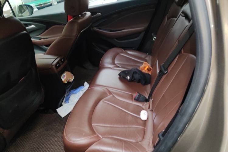 Used Buick Envision 2016 28T Four-Wheel Drive Luxury Model Left Rear Seat