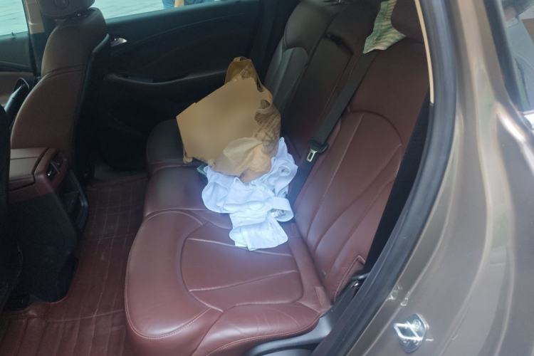 Used Buick Envision 2016 28T Four-Wheel Drive Luxury Model Left Rear Seat