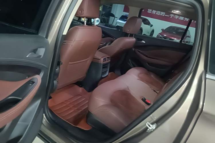 Used Buick Envision 2016 20T Two-Wheel-Drive Elite Model Left Rear Seat