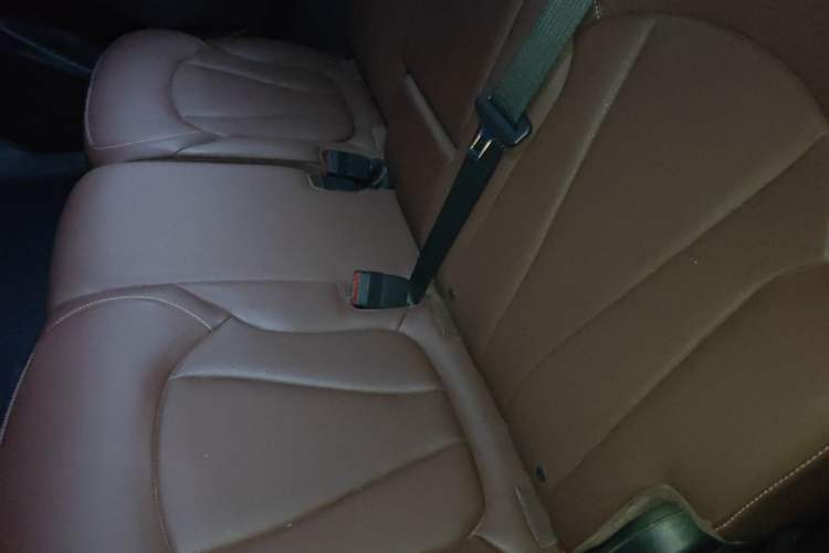 Used Buick Envision 2016 28T Four-Wheel Drive Luxury Model Left Rear Seat