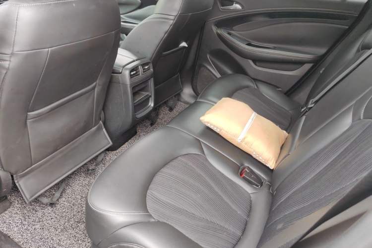 Used Buick Envision 2016 20T Two-Wheel-Drive Elite Model Left Rear Seat