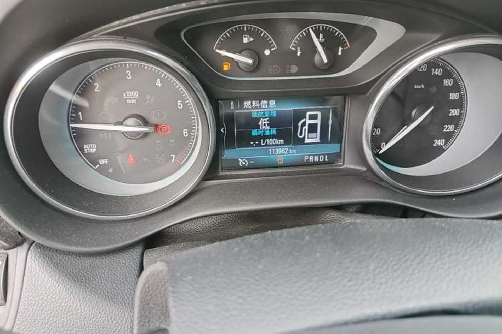 Used Buick Envision 2016 20T Two-Wheel-Drive Elite Model Odometer Close Up