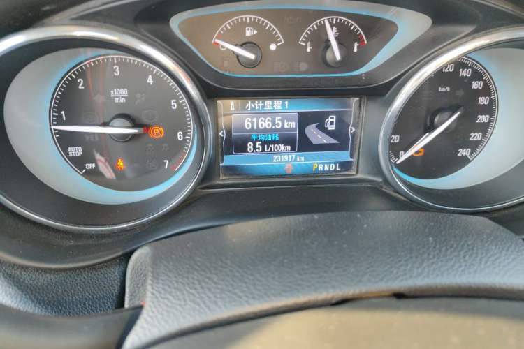 Used Buick Envision 2016 20T Two-Wheel-Drive Elite Model Odometer Close Up