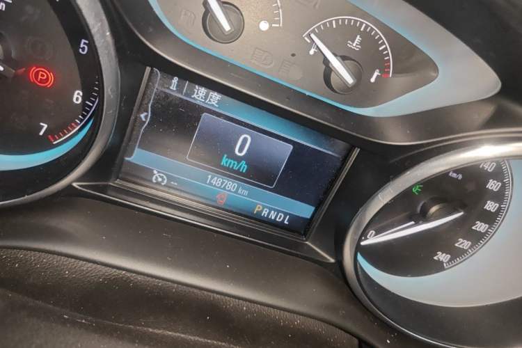 Used Buick Envision 2016 20T Two-Wheel-Drive Elite Model Odometer Close Up