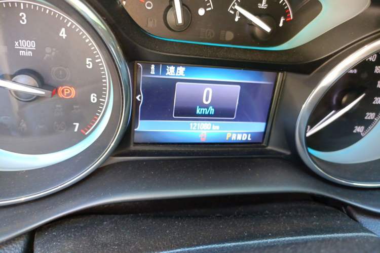 Used Buick Envision 2016 20T Two-Wheel-Drive Elite Model Odometer Close Up