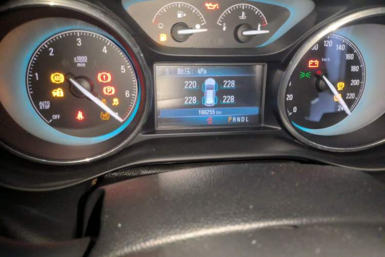 Used Buick Envision 2016 20T Two-Wheel-Drive Elite Model Odometer Close Up