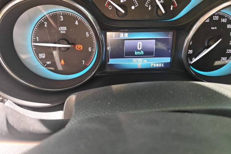Used Buick Envision 2016 20T Two-Wheel-Drive Elite Model Odometer Close Up