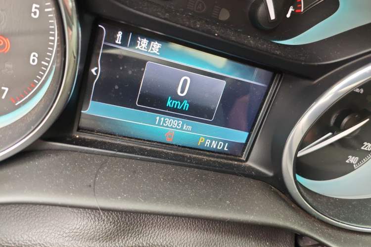 Used Buick Envision 2016 20T Two-Wheel-Drive Elite Model Odometer Close Up