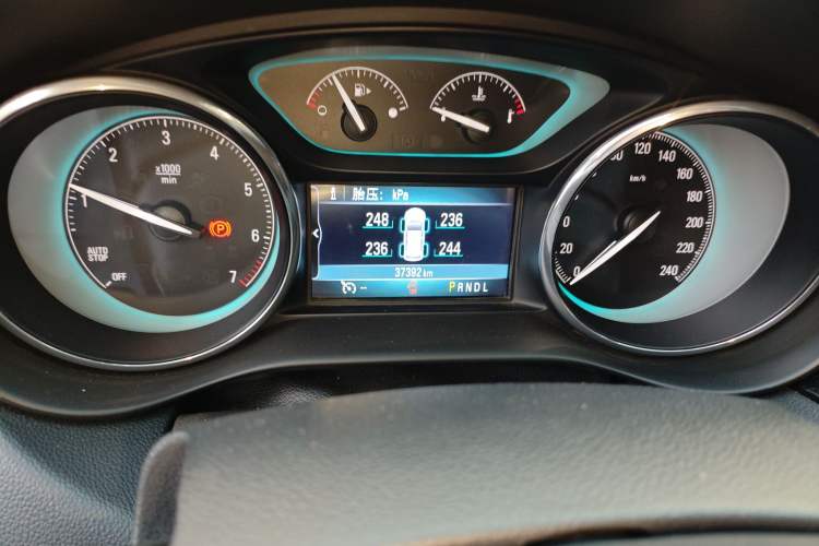 Used Buick Envision 2016 20T Two-Wheel-Drive Elite Model Odometer Close Up