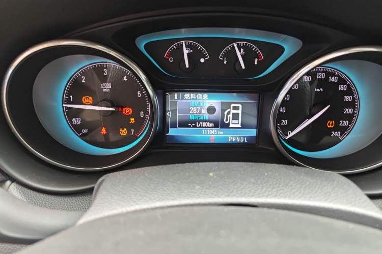 Used Buick Envision 2016 20T Two-Wheel-Drive Elite Model Odometer Close Up