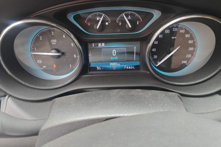 Used Buick Envision 2016 20T Two-Wheel-Drive Elite Model Odometer Close Up