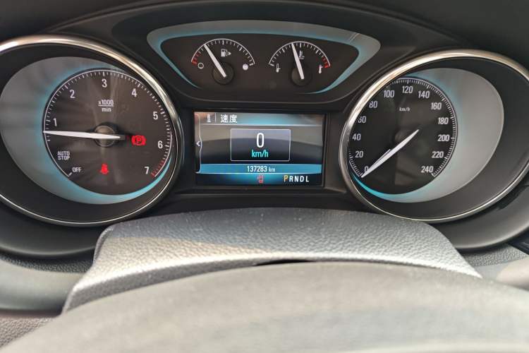 Used Buick Envision 2016 20T Two-Wheel-Drive Elite Model Odometer Close Up