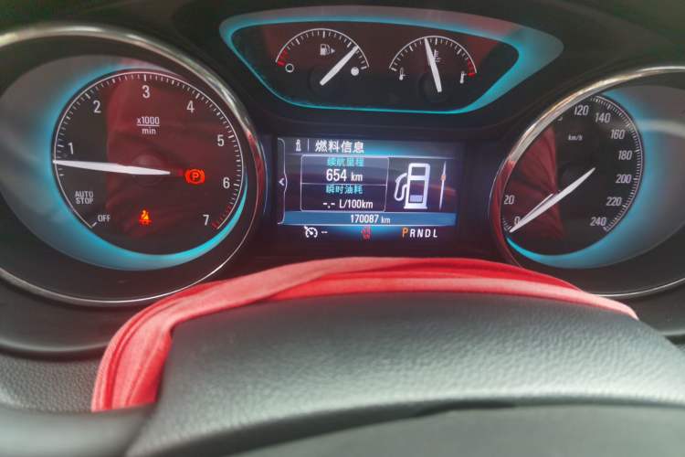 Used Buick Envision 2016 20T Two-Wheel-Drive Elite Model Odometer Close Up