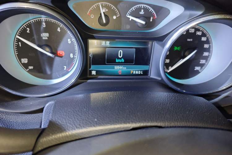Used Buick Envision 2016 28T Four-Wheel Drive Luxury Model Odometer Close Up