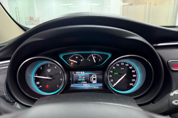 Used Buick Envision 2016 20T Two-Wheel Drive Leading Version Odometer Close Up