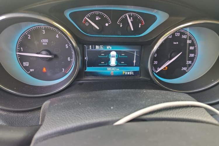 Used Buick Envision 2016 20T Two-Wheel Drive Leading Version Odometer Close Up