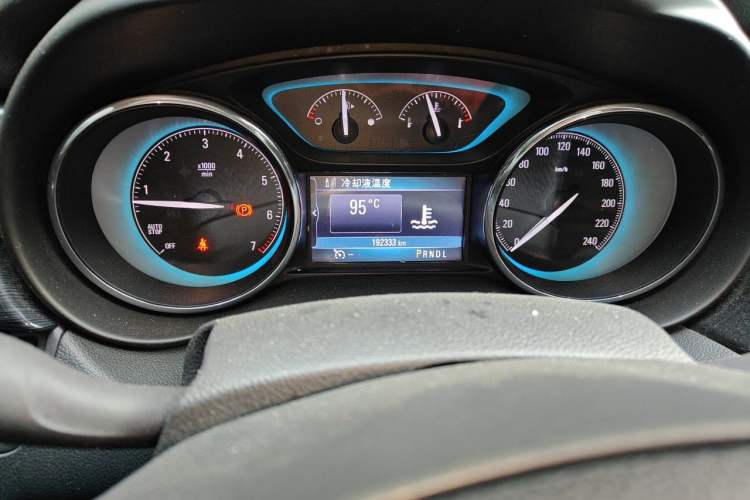 Used Buick Envision 2016 20T Two-Wheel Drive Leading Version Odometer Close Up