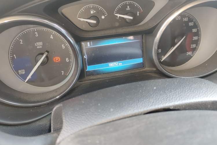 Used Buick Envision 2016 20T Two-Wheel-Drive Elite Model Odometer Close Up