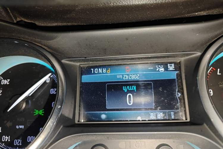 Used Buick Envision 2016 28T Four-Wheel Drive Luxury Model Odometer Close Up