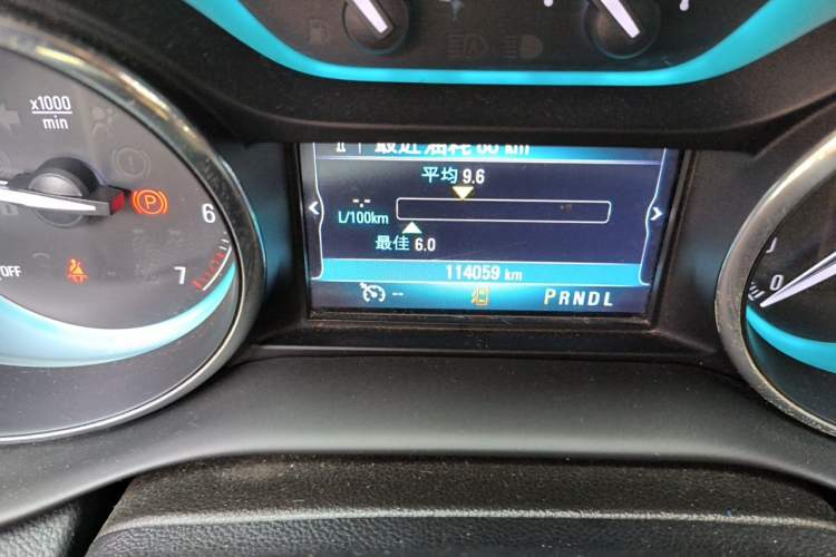 Used Buick Envision 2016 20T Two-Wheel-Drive Elite Model Odometer Close Up